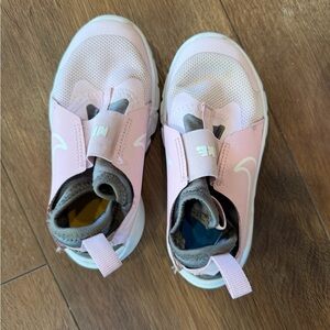 Nike flex runner girls 11